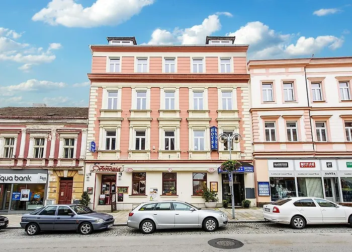 Hotel Tabor فندق
