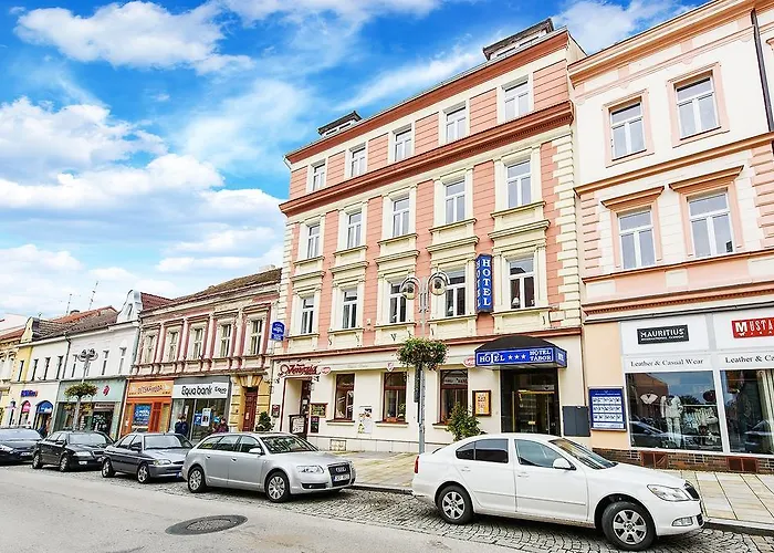 فندق Hotel Tabor 3*
