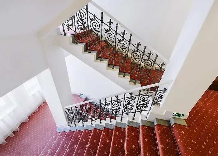 Hotel Tabor فندق طابور